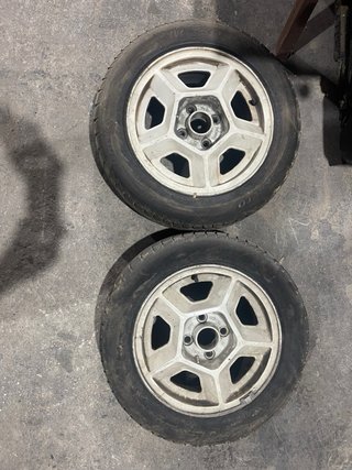Vendo 2 llantas Opel Manta