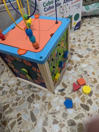 Cubo actividades para bebes.