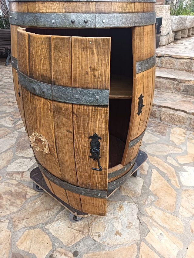 Barrica-licorera con puerta 