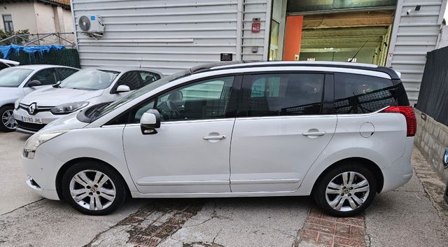 Peugeot 5008 2012