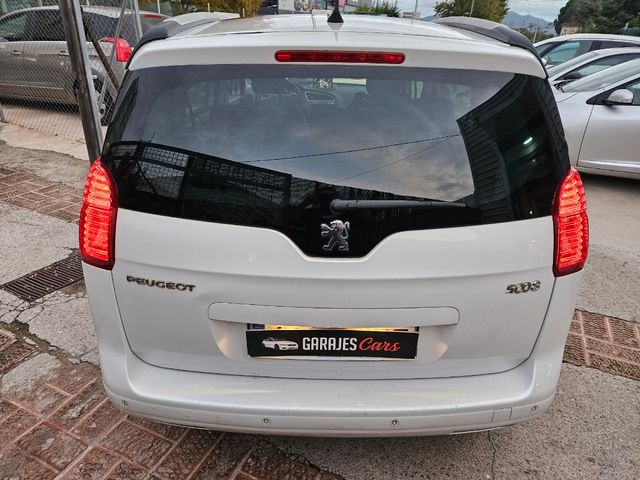 Peugeot 5008 2012