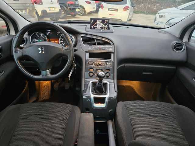 Peugeot 5008 2012