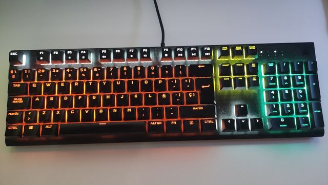 Teclado mecánico Corsair K60 PRO RGB