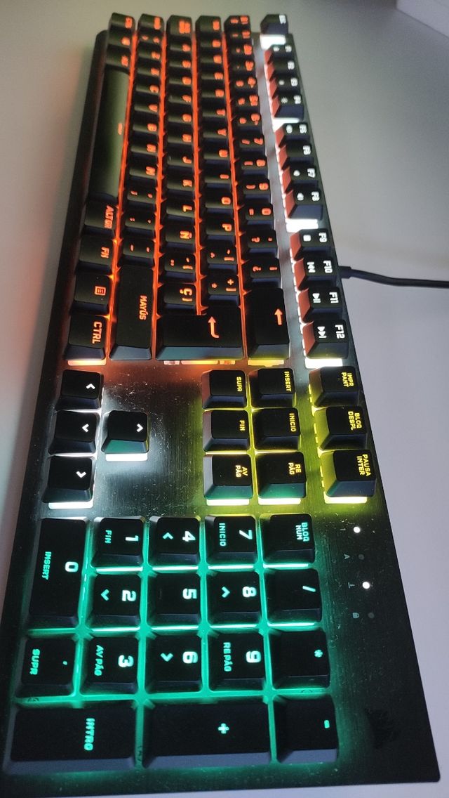Teclado mecánico Corsair K60 PRO RGB