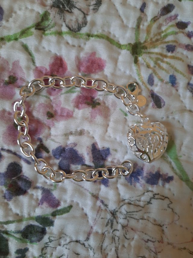 Bonita Pulsera con Corazon de Plata Nueva