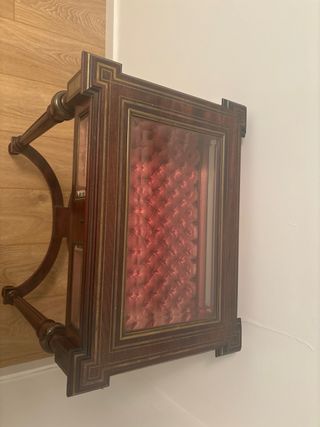 Mesa vitrina expositor siglo XIX .