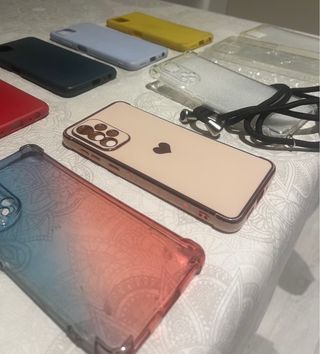 Lotto 13 custodie per cellulari di varie marche