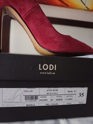 Zapatos fiesta LODI color rubí. Con ellos regalo e