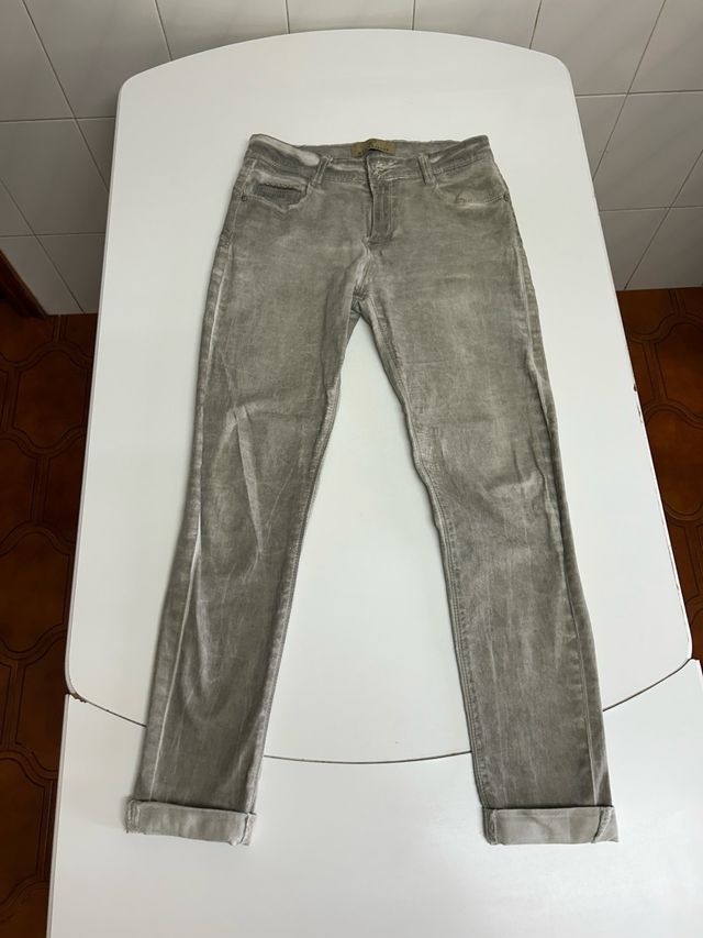 Pantalon gris verdoso