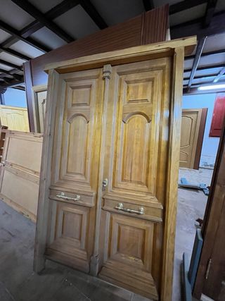 PUERTA DE CALLE DE MADERA