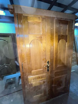 PUERTA DE CALLE DE MADERA