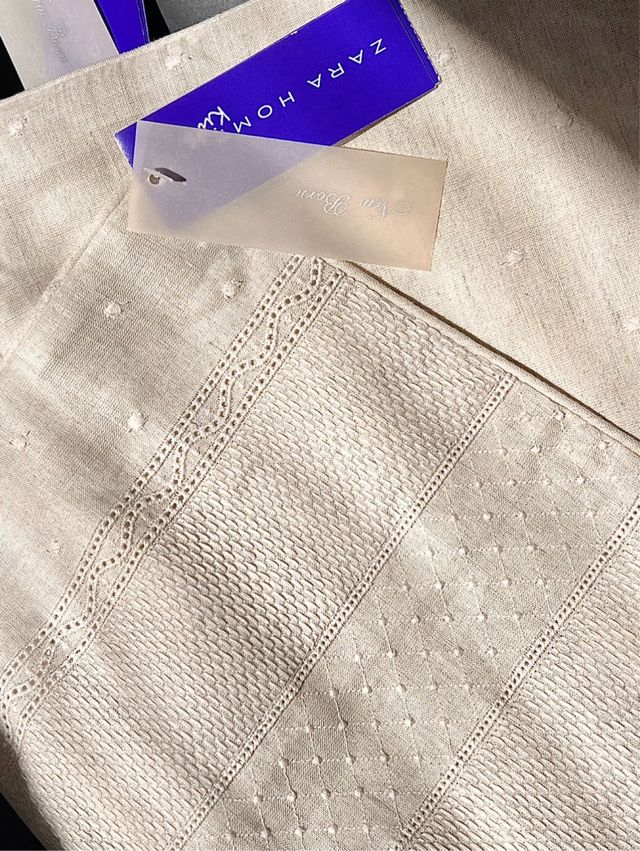 Manta decorada y cojin de lino Zara Home New born