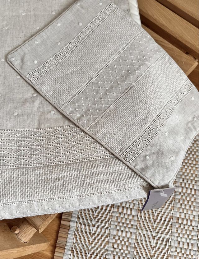 Manta decorada y cojin de lino Zara Home New born