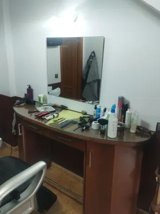 Local en alquiler para peluquería o local vacío