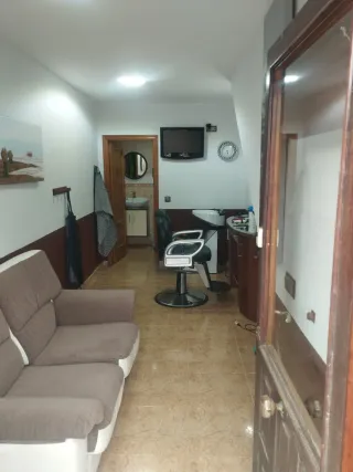 Local en alquiler para peluquería o local vacío