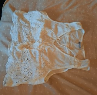 Top bordado corto Pull&Bear sin estrenar