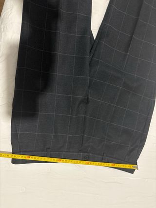 Traje cuadro ventana Pedro del Hierro
