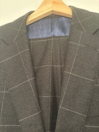 Traje cuadro ventana Pedro del Hierro