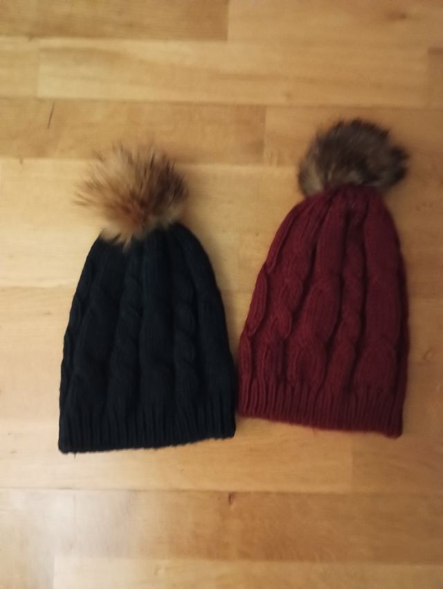 LOTE GORROS PUNTO CON POMPON