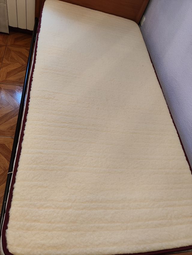 Cama y colchón 