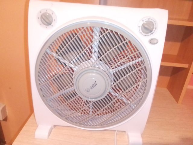 Ventilatore da pavimento nuovo di zecca