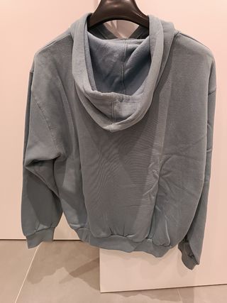 Sudadera deportiva con capucha 