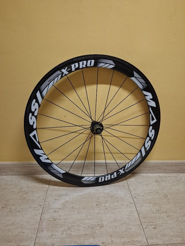 Rueda trasera MASSI X-PRO en carbono de segunda mano por 175 EUR