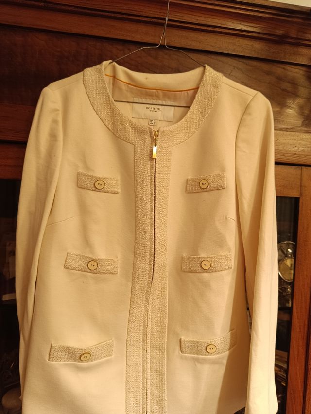 Chaqueta,con estilo,color crema ni