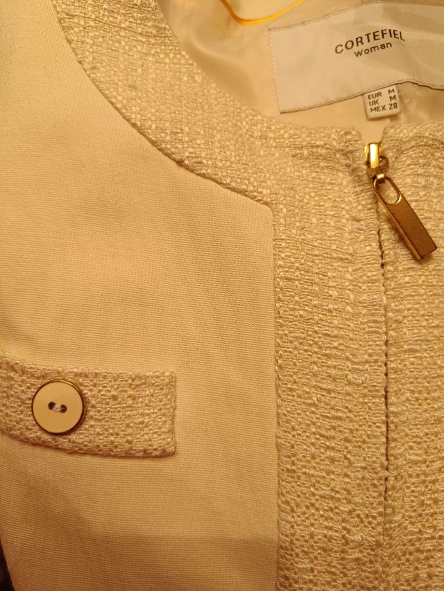 Chaqueta,con estilo,color crema ni