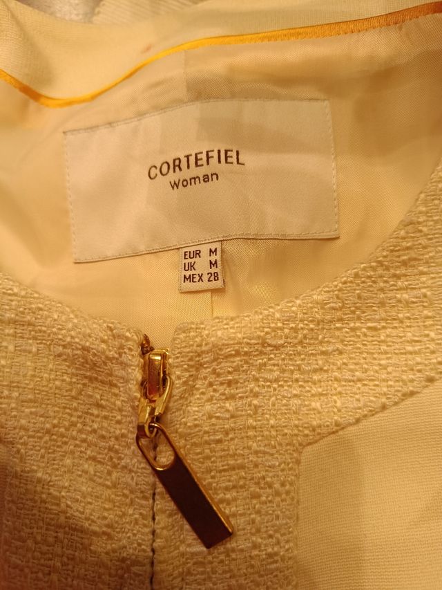 Chaqueta,con estilo,color crema ni