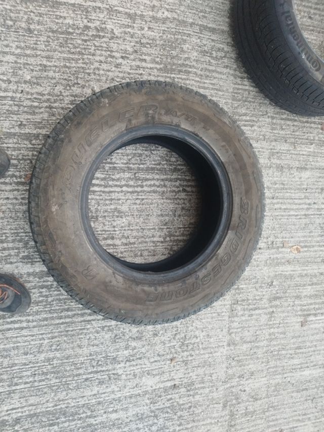 Bridgestone 265/65/r17