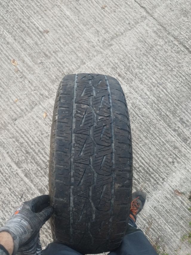 Bridgestone 265/65/r17