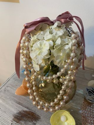 Collar perlas ( bisuteria ) con lazada .