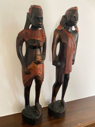 Coppia Statuine in legno scolpite a mano