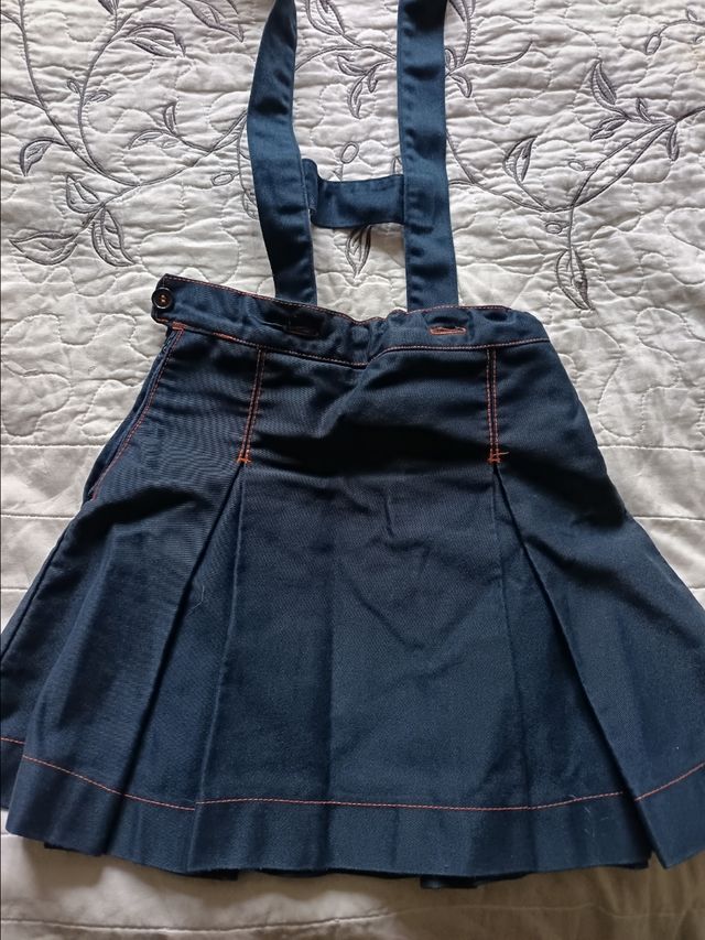 Falda uniforme talla 2 saldaña