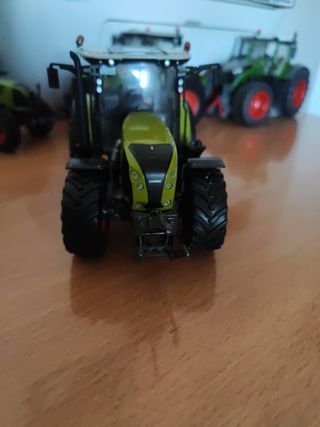Tractor claas Arion 540 miniatura escala