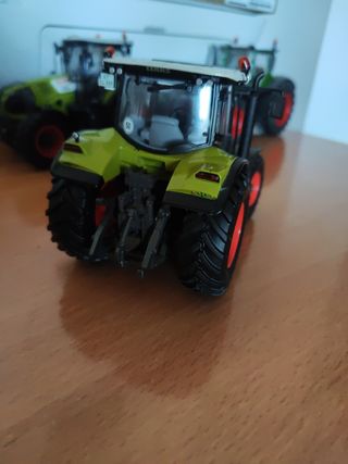 Tractor claas Arion 540 miniatura escala