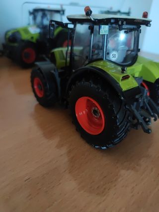 Tractor claas Arion 540 miniatura escala