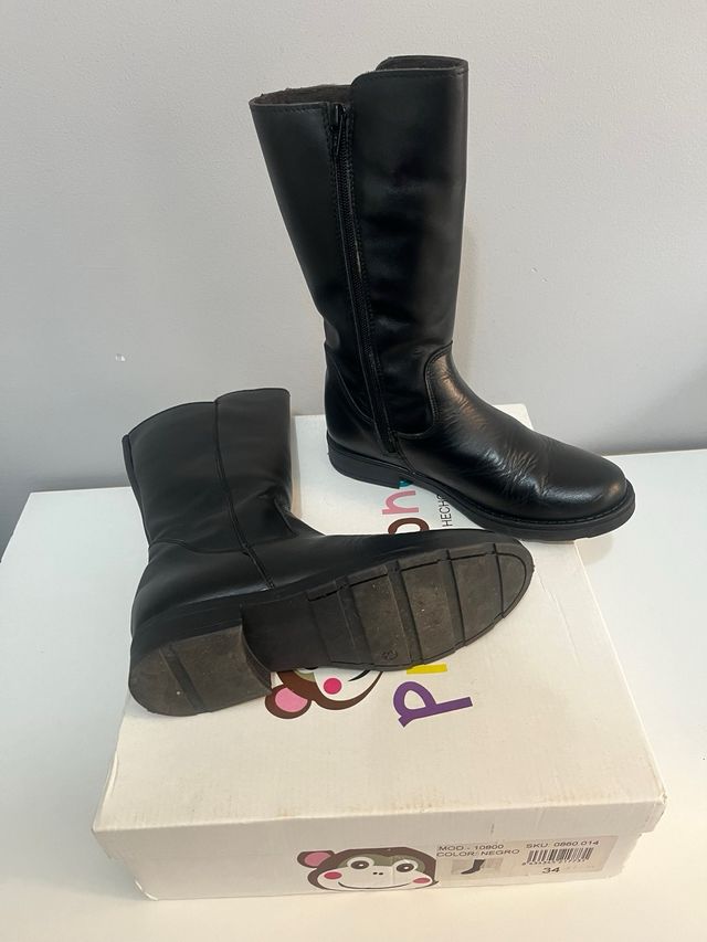 Botas pisamonas  talla 34