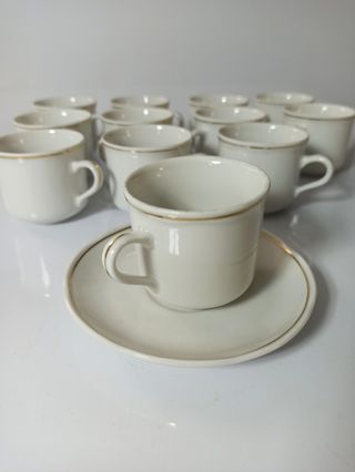 Tazas y platos para café