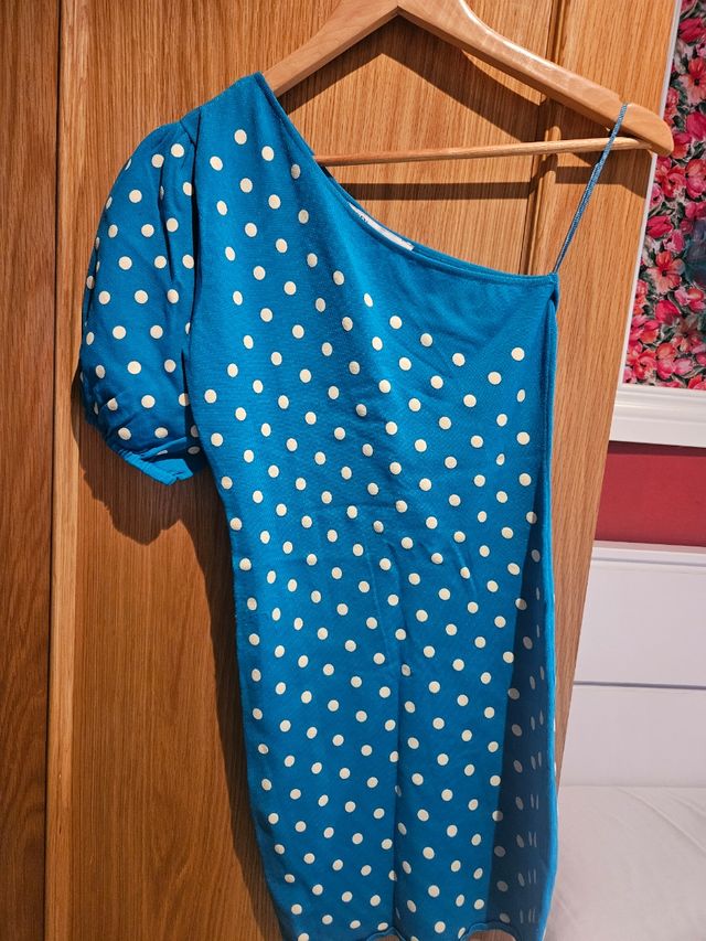 Vestido asimetrico azul con lunares Zara