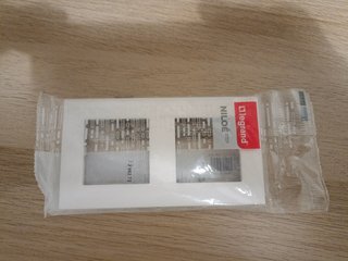 Enchufe con toma y marco interruptor.