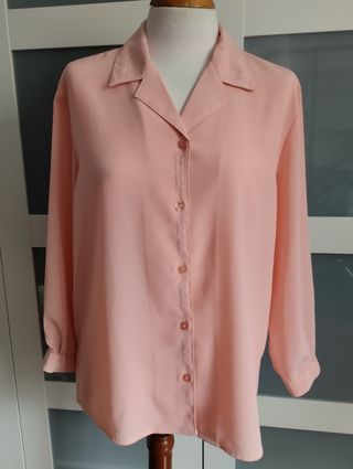 TALLA GRANDE. Camisa salmón