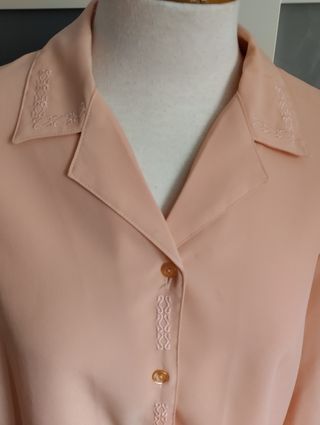 TALLA GRANDE. Camisa salmón