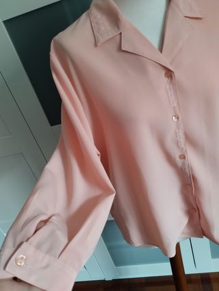 TALLA GRANDE. Camisa salmón