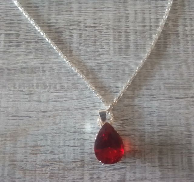 Colgante lagrima de jaspe rojo burdeos