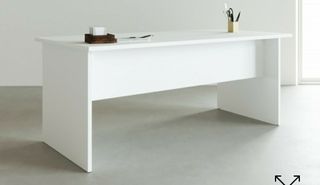 mesa de oficina blanca