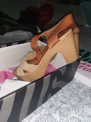 URGE !!SANDALIAS TACON CUERO BEIGE /COÑAC 39