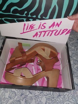 URGE !!SANDALIAS TACON CUERO BEIGE /COÑAC 39