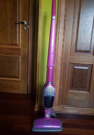 Aspirador sin cable para repuestos.